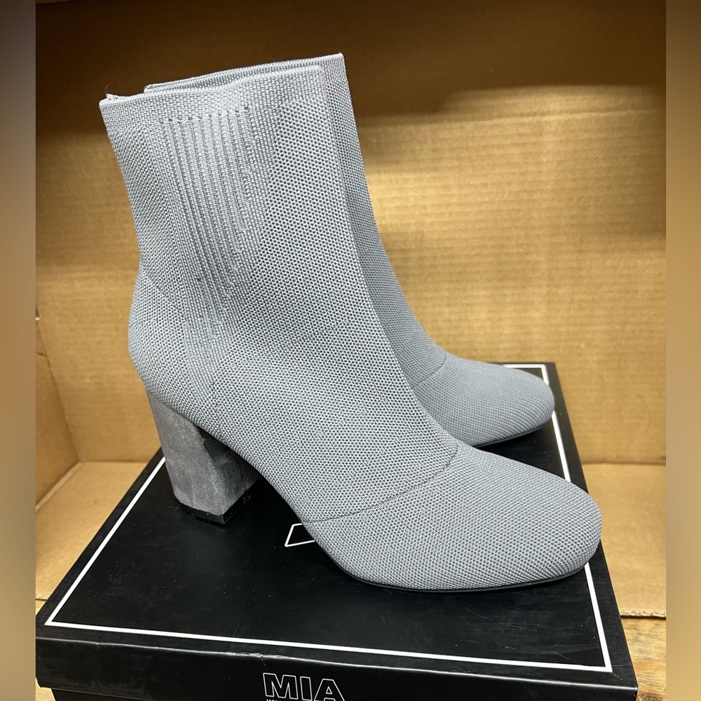 MIA Braxton Ankle Boots -NIB - size 9- gray